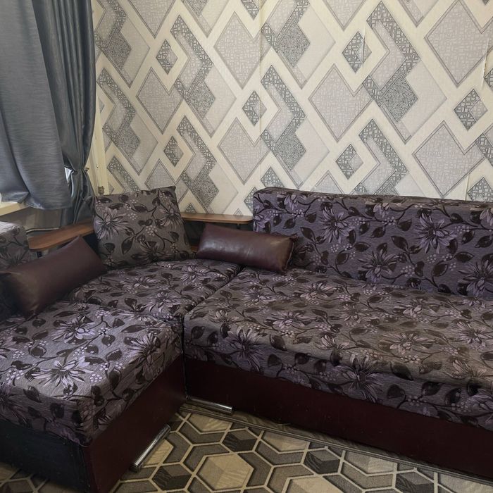 Угловой диван и кресло