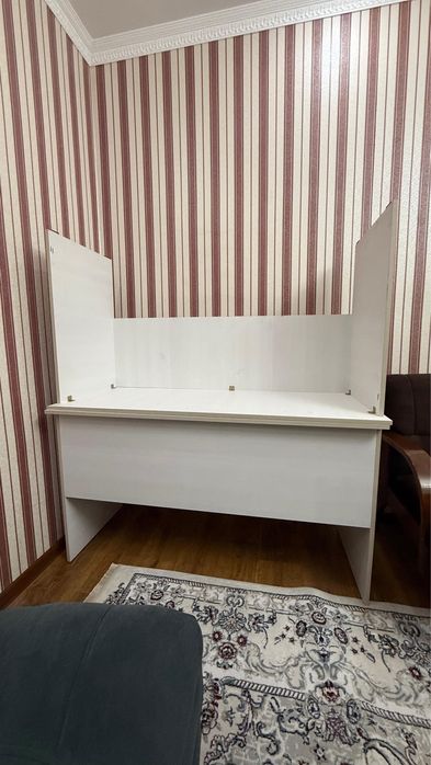 Рабочий стол деревянный