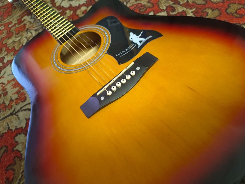 Продам гитару 41 размер цена 25000