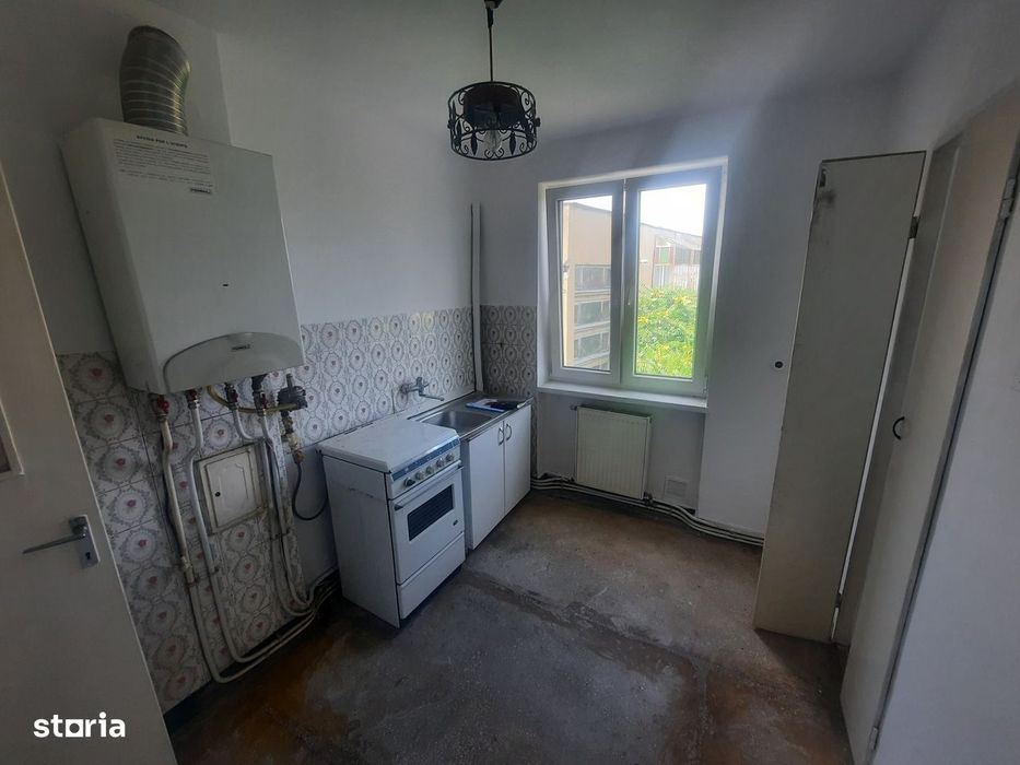 Vand apartament 4 camere semicentral - Satu Mare — fotografia 3