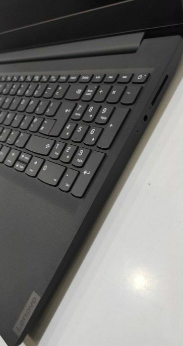 Lenova V15  studentlar uchun qulay narx.