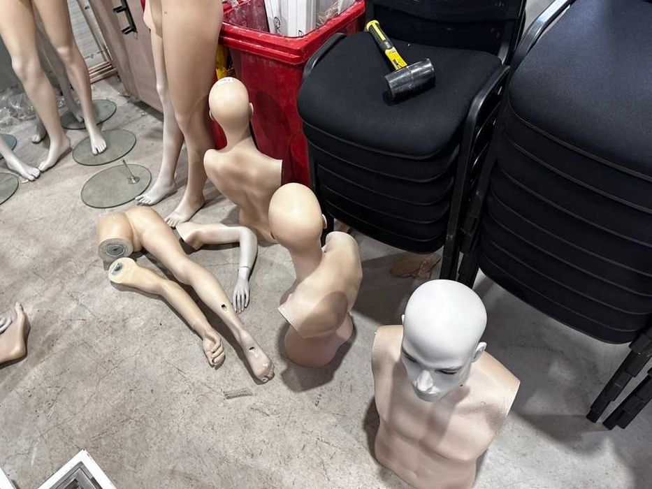 Манекени с цял ръст – 180 см, стъклена основа