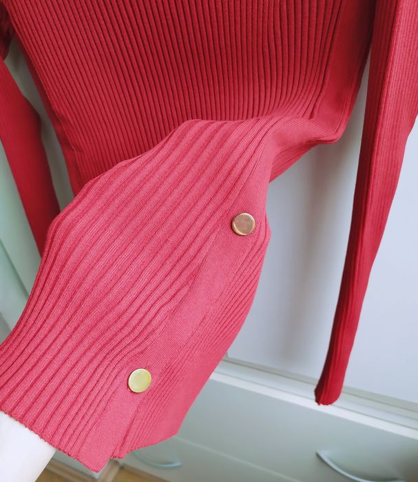 классные вещи кофты, топы