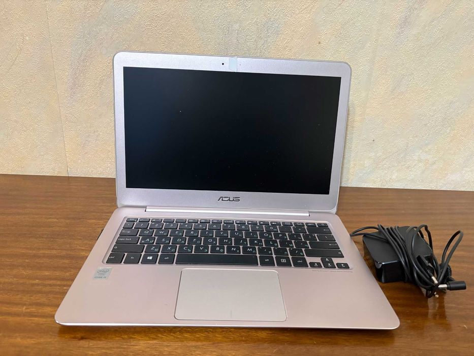 Лаптоп с зарядно "Asus"