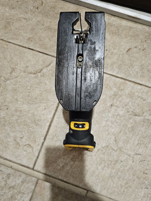 Fierăstrău pendular dewalt brushless