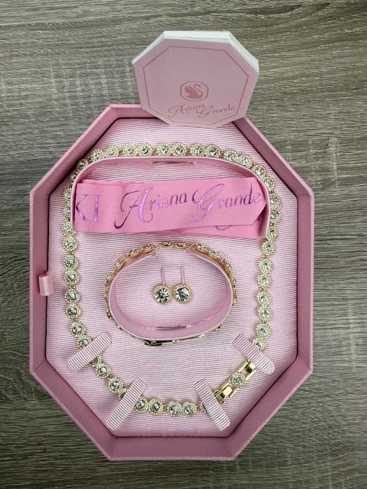 Set Bijuterii Swarovski Ariana Grande-Colier, Brățară și Cercei