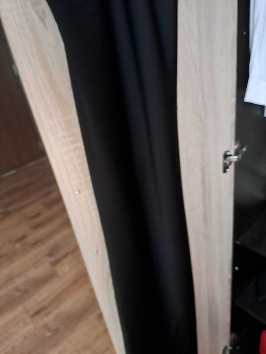 Официална черна рокля с цепка