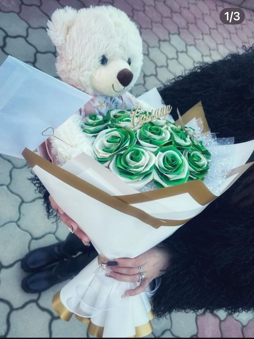 Buchet din trandafiri de satin