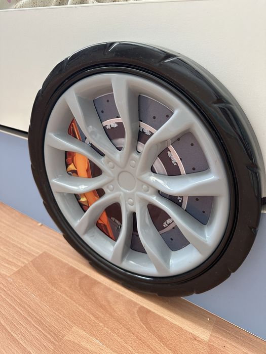 Объемный бампер и 2 колеса