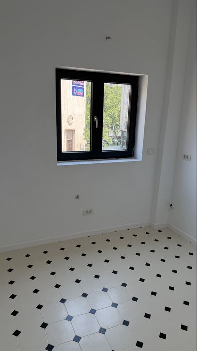 prietar vând apartament 2 camere (posibil 3) zona Piata Amzei