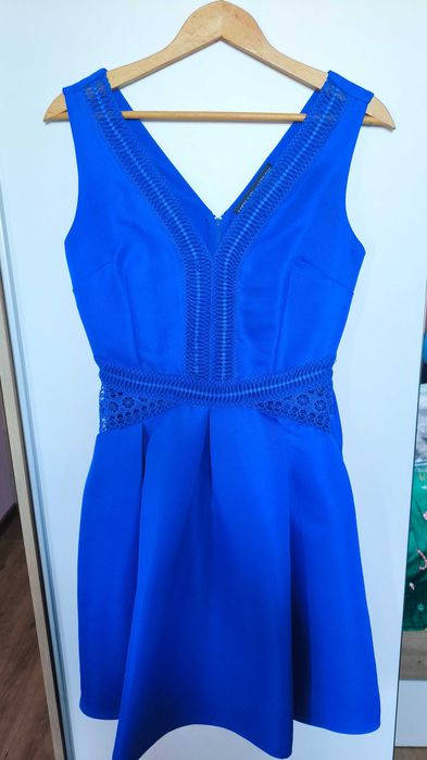 Елегантни дамски рокли