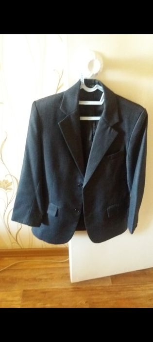 Продам пиджаки детские.