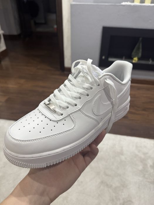 продам кроссовки