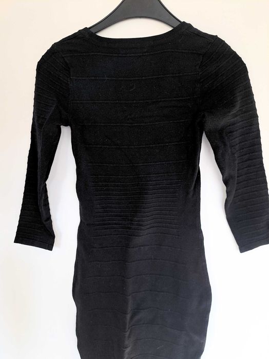 Черна вталена рокля H&M