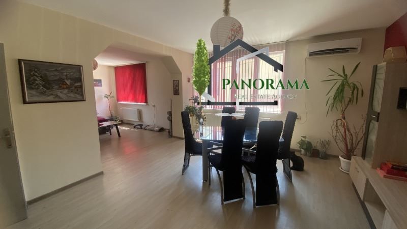 Продава се Многостаен апартамент в Шумен, Център - 103 кв.м за 1641 €/кв.м - Снимка #2