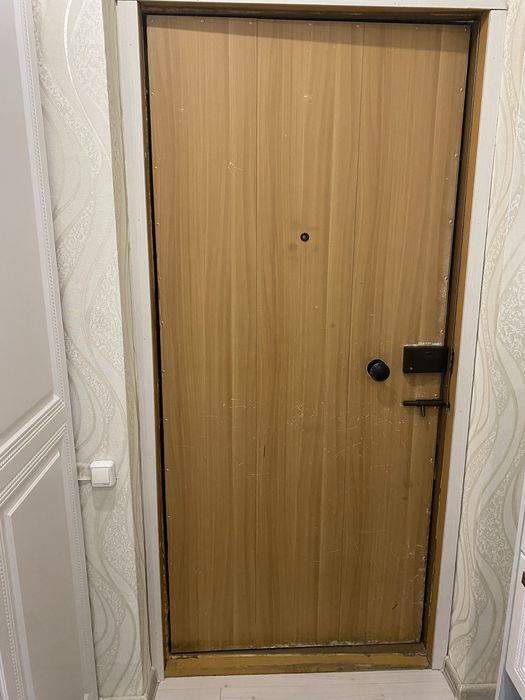 Продам входную дверь