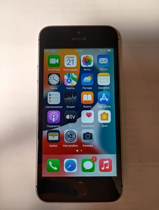 Продам iPhone SE 2016