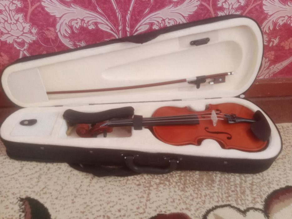 Skripka 1/4 Kaki nova ya odin god ispolzivali