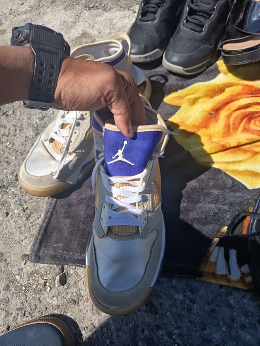 Vand Adidași de firma