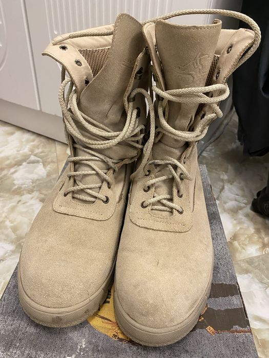 Берцы песочного цвета