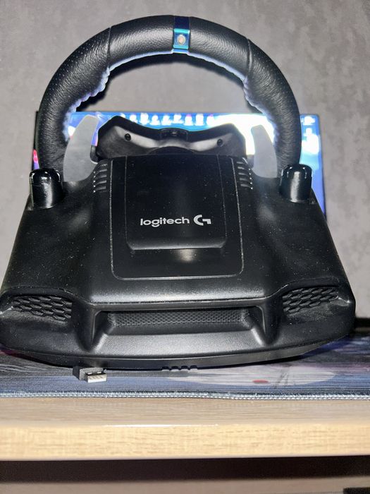 Продаю игровой руль logitech g29