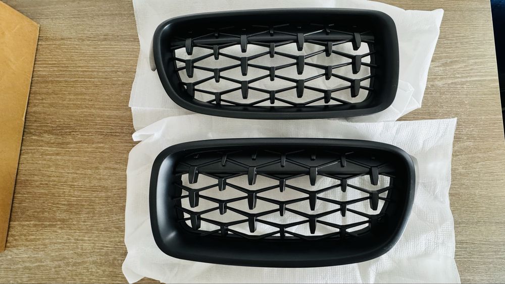 GRILA BMW F30, Negru mat