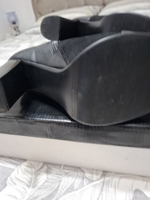 Продам ботильоны 39 размер