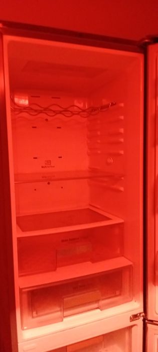 Срочно продаётся холодильник рабочий без фриона
