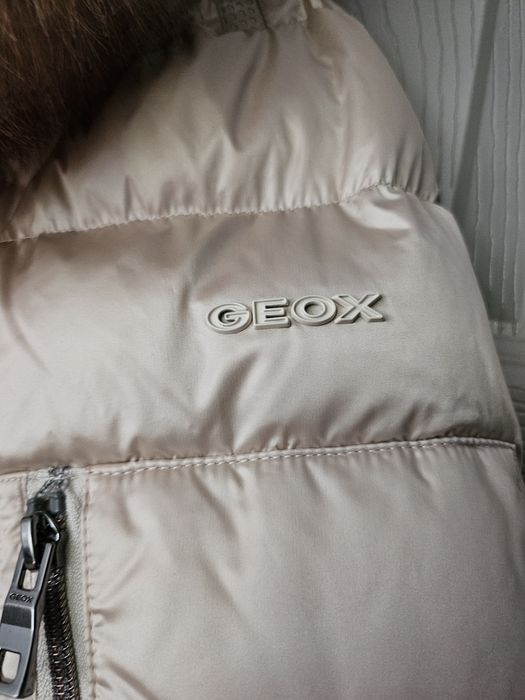 Яке GEOX цвят шампанско