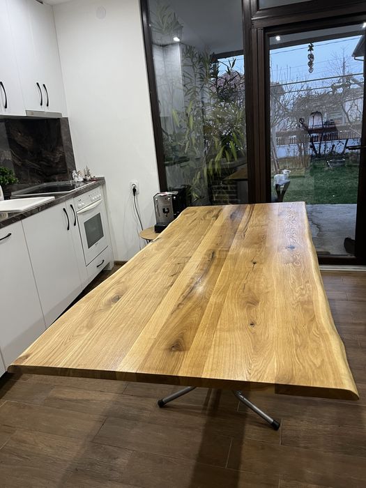Трапезна маса от масив- дъб с метални крака