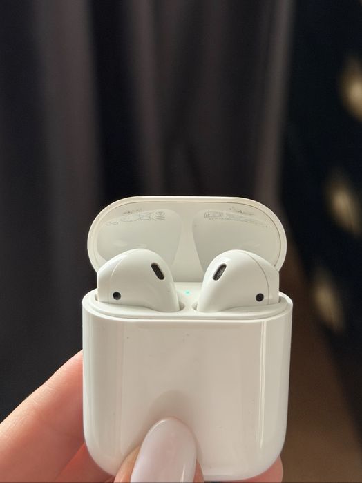 Продам airpods оригинал