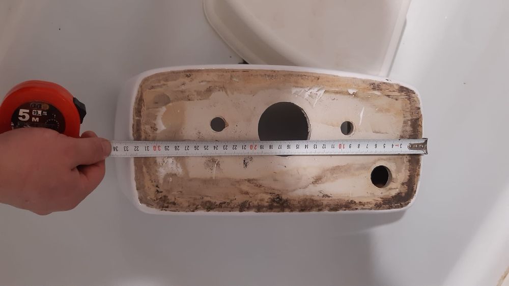 Сантехник унитаз бочок.