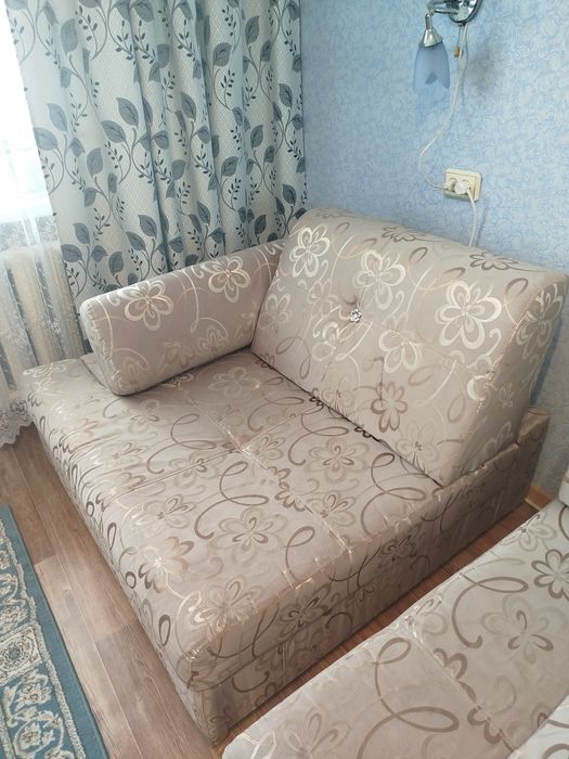 Продам раздвижной диван /2 кресла