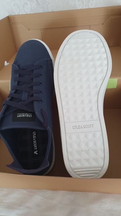 Продам мужские кроссовки