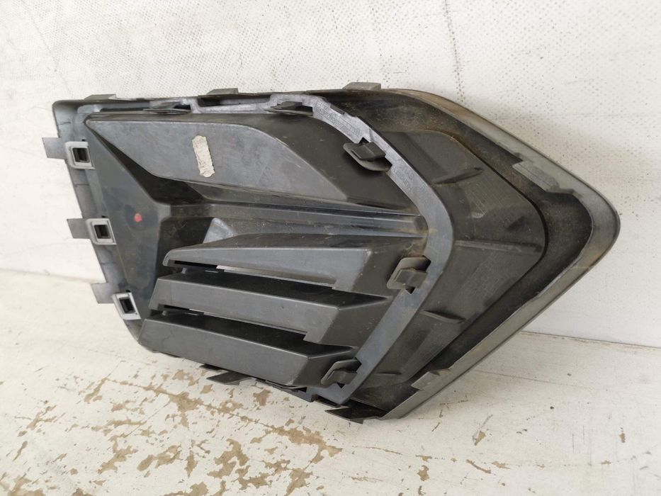 Ауди Q3 / Audi Q3 [ - ] Оригинална дясна решетка на проектора в добро