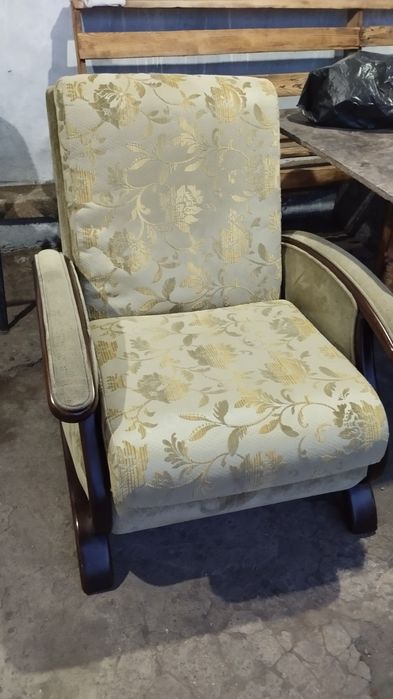 Продам диван с креслом