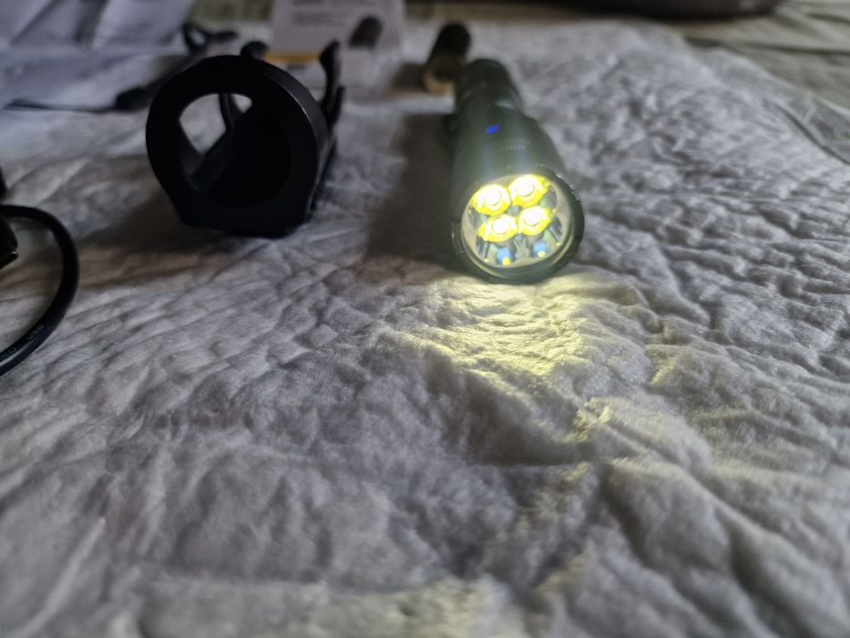Lanternă Nitecore i4000R