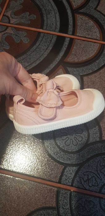 Vand tenisi fetite marca H&M