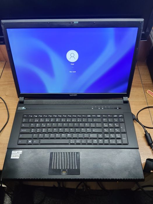 Laptop Clevo old but gold:)  fara incarcator