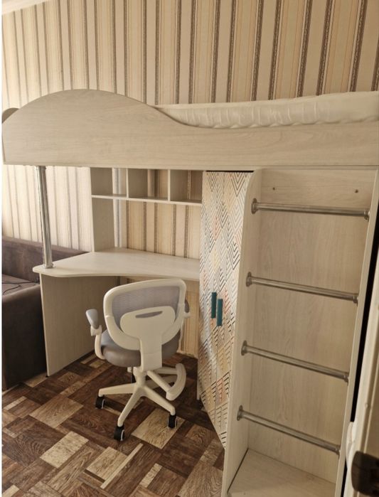Продам кровать, шкаф, стол 3 в 1