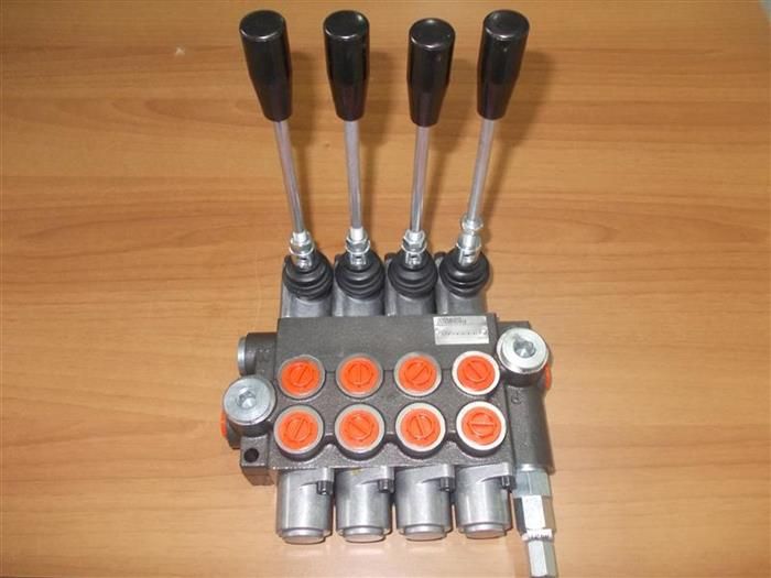 Distribuitor hidraulic 4 sectiuni- manete debit 40 litri