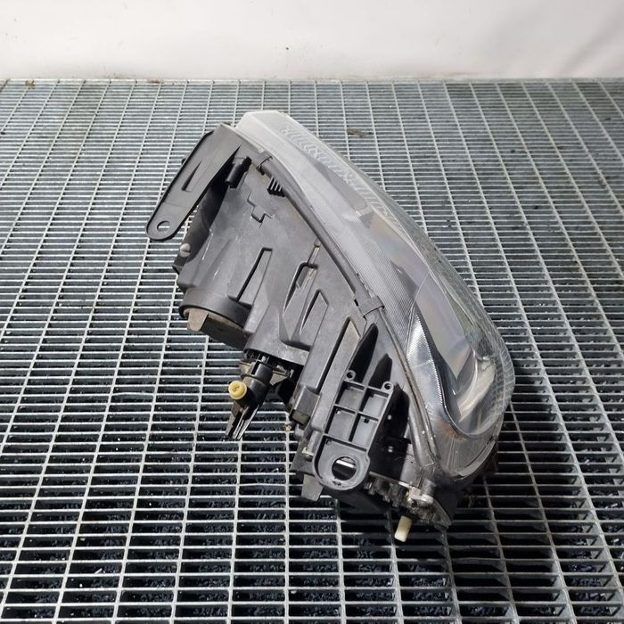 Far Dreapta Dacia Duster II 2018 - 2021 SUV 4 Usi (1473) Fara xenon