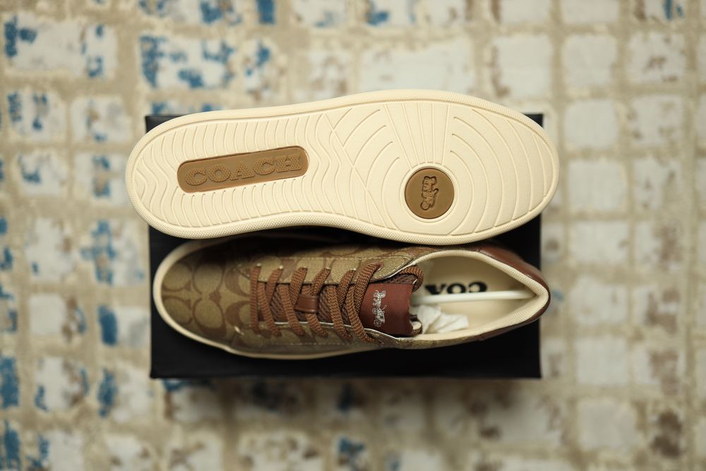 Продам новые кросовки Coach