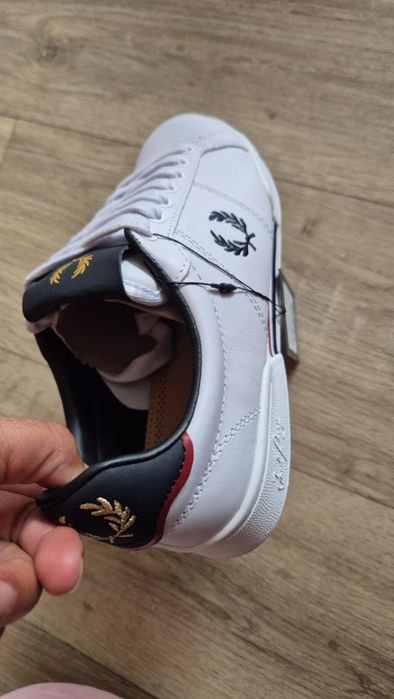 Продавам 2бр чисто нови кецове Fred Perry