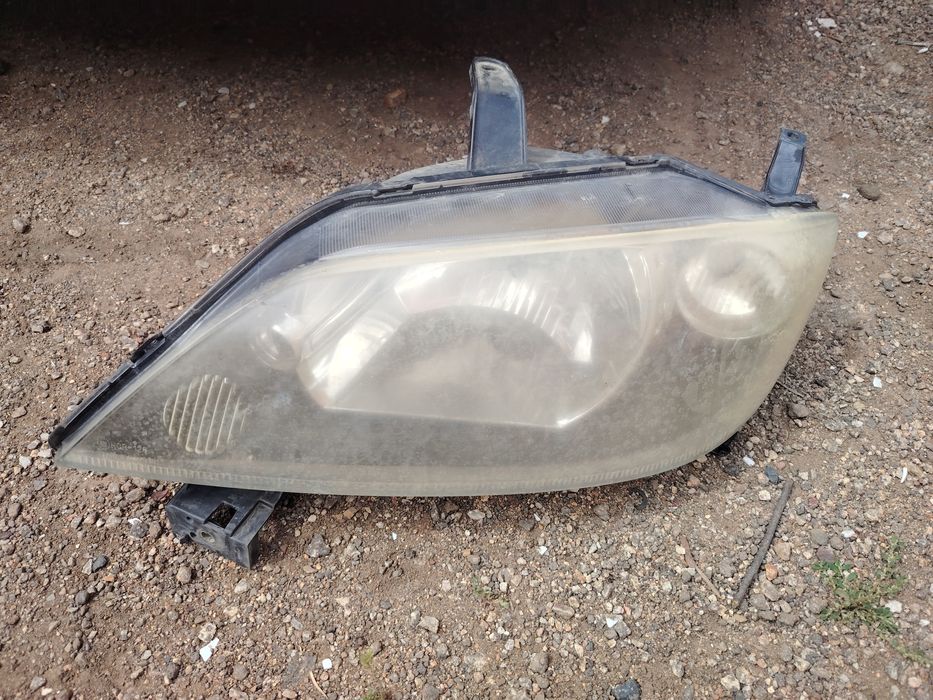 Продам фары на Мазду демио