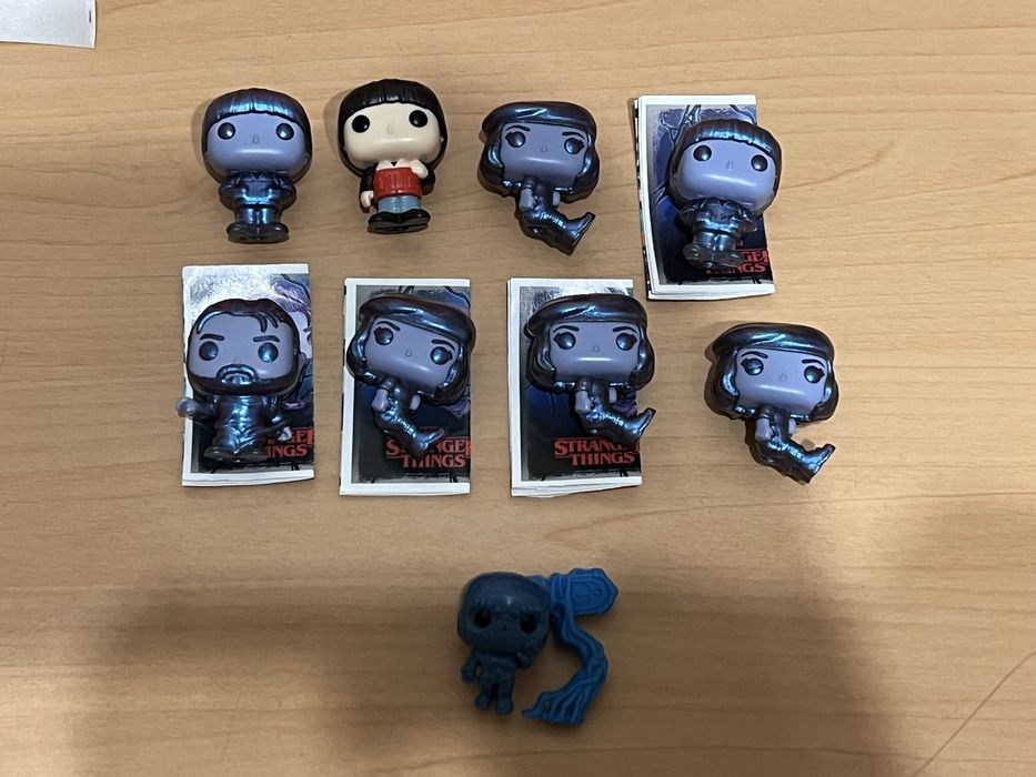 продаются фигурки киндер джой stranger things