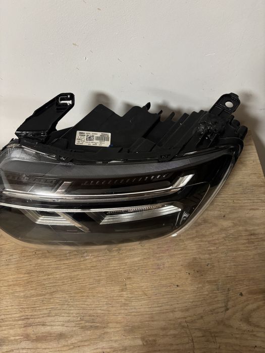 Far Dacia Duster Y stanga