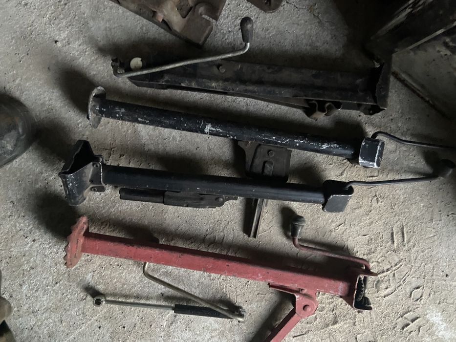 Автомобильные Дамкраты разные б/у