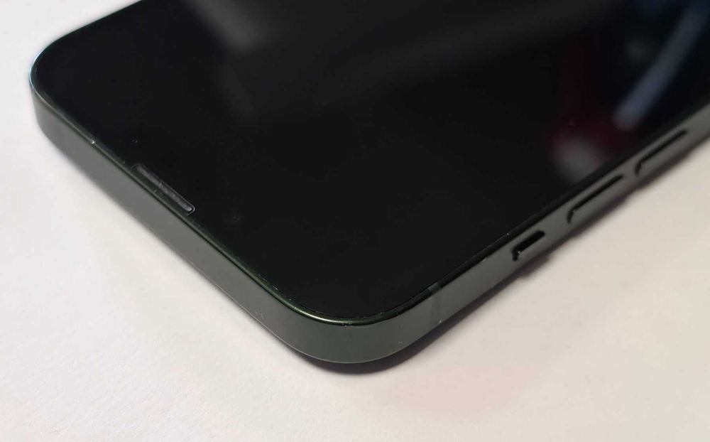 Iphone 13 128GB battery health 77%