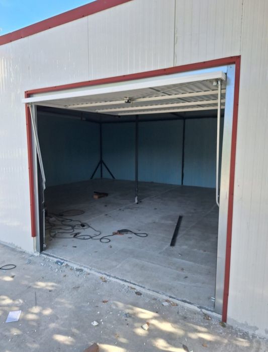 Garaje auto din structura metalica si panou sandwich termoizolant, dim